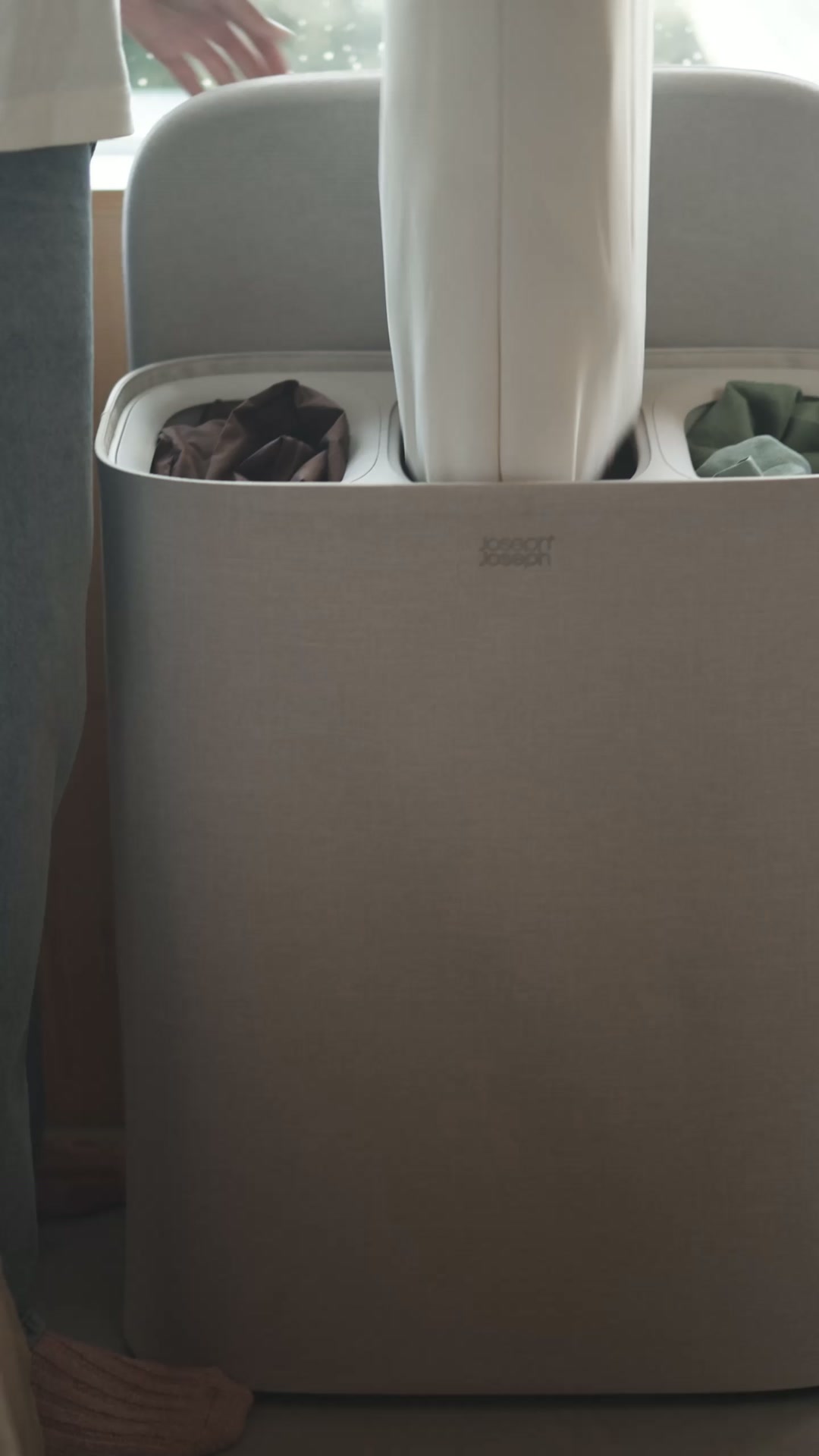 Joseph Joseph ad: Prenez la lessive à la légère