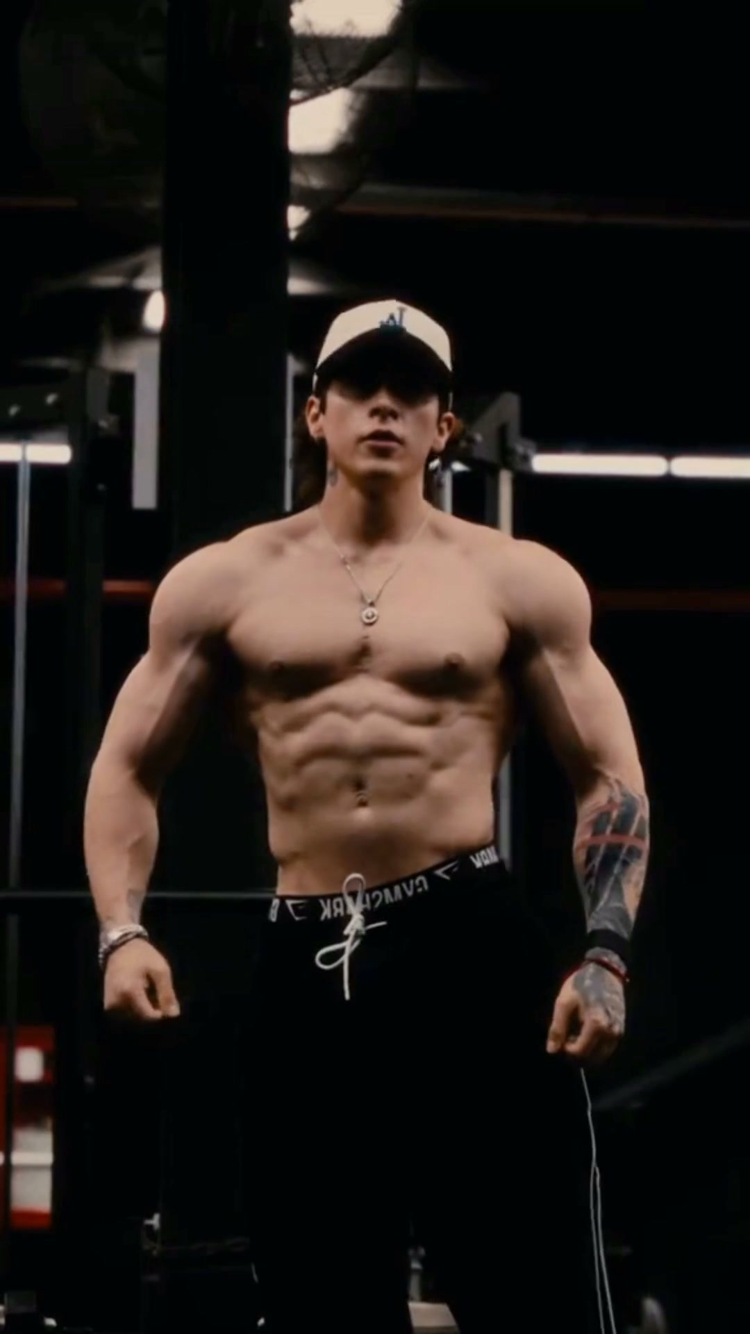 Gymshark ad: That first workout in your new gym fit >>>