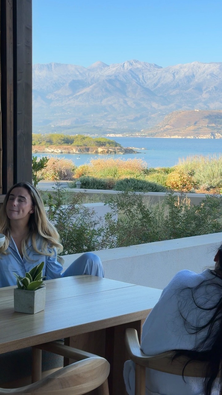 Boux Avenue ad: GRWM for a beautiful little day in Crete 🤍☁️🫶🏼 • • • • #ad 🩵 @bouxavenue 🇬🇷 #GRWM #Crete #HolidayStyle #MorningRoutine