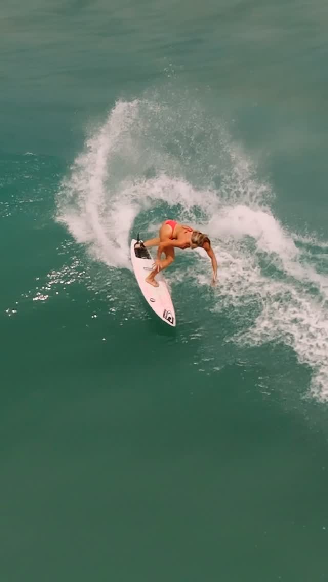 dryrobe ad: Summer dreaming with @dryrobe ☀️🏄🏼♀️ #Dryrobe #Surfing #SurfLife #TropicalSurf #OceanAdventure
