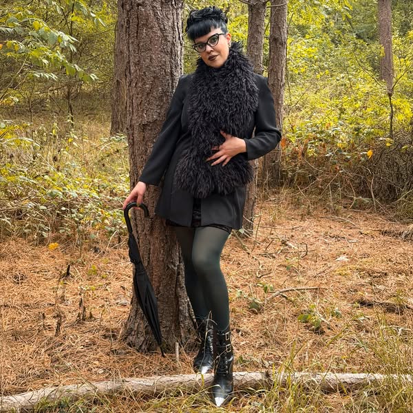 Snag Tights ad: Fresh autumn shades engineered to fit every body