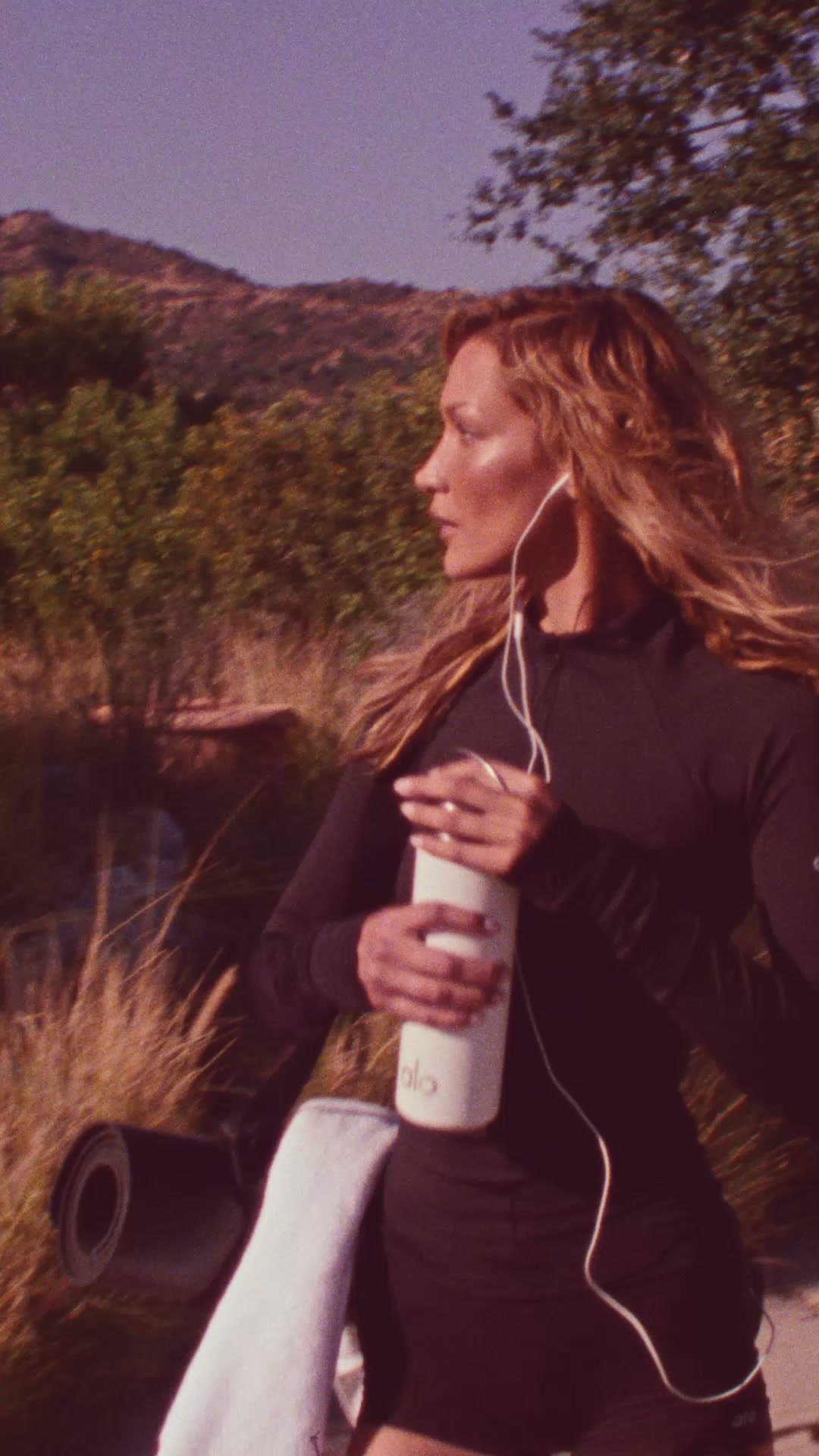 Alo Yoga ad: Bella in ALO