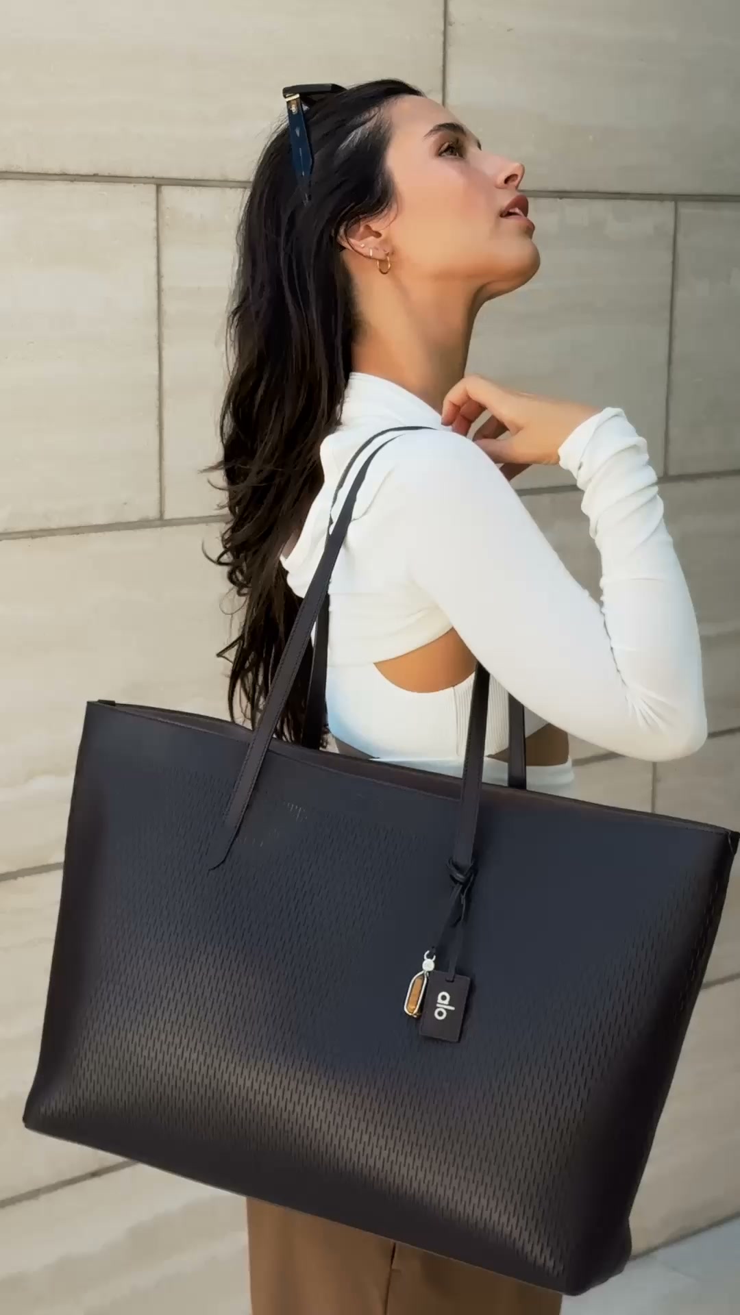 Alo Yoga ad: Shop Now