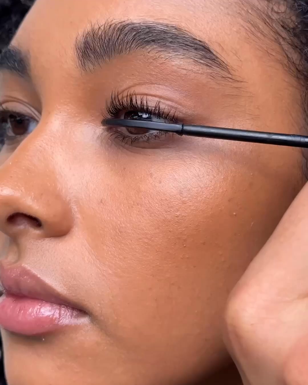REFY ad: REFY Lash Sculpt. Separates, lifts and lengthens lashes with up to 12 hours hold.