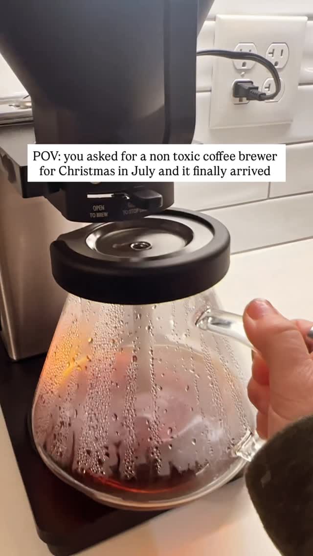 Simply Good Coffee ad: The best part of waking up…is no plastic in your cup 😆 My husband and I bought this plastic-free coffee brewer as an early Xmas gift when i