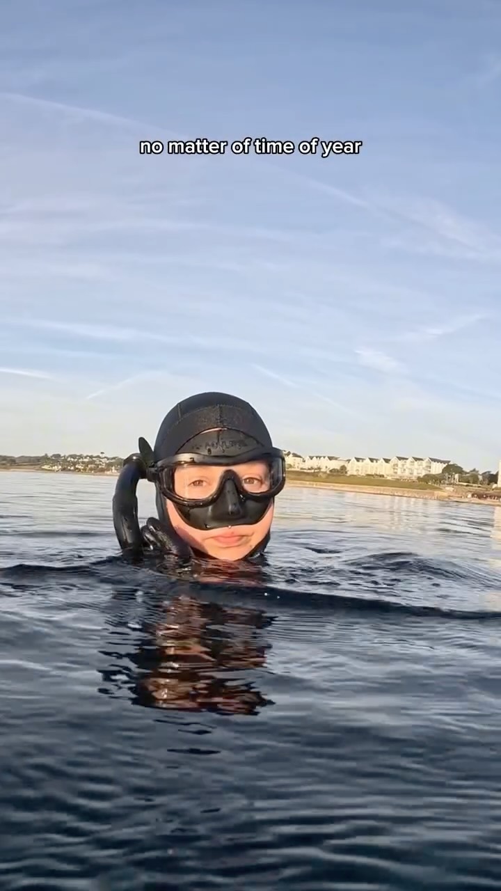 dryrobe ad: ad There’s nothing better than a snorkel to start the day. I’ve been loving @dryrobe gear lately and honestly, it’s made such a difference t