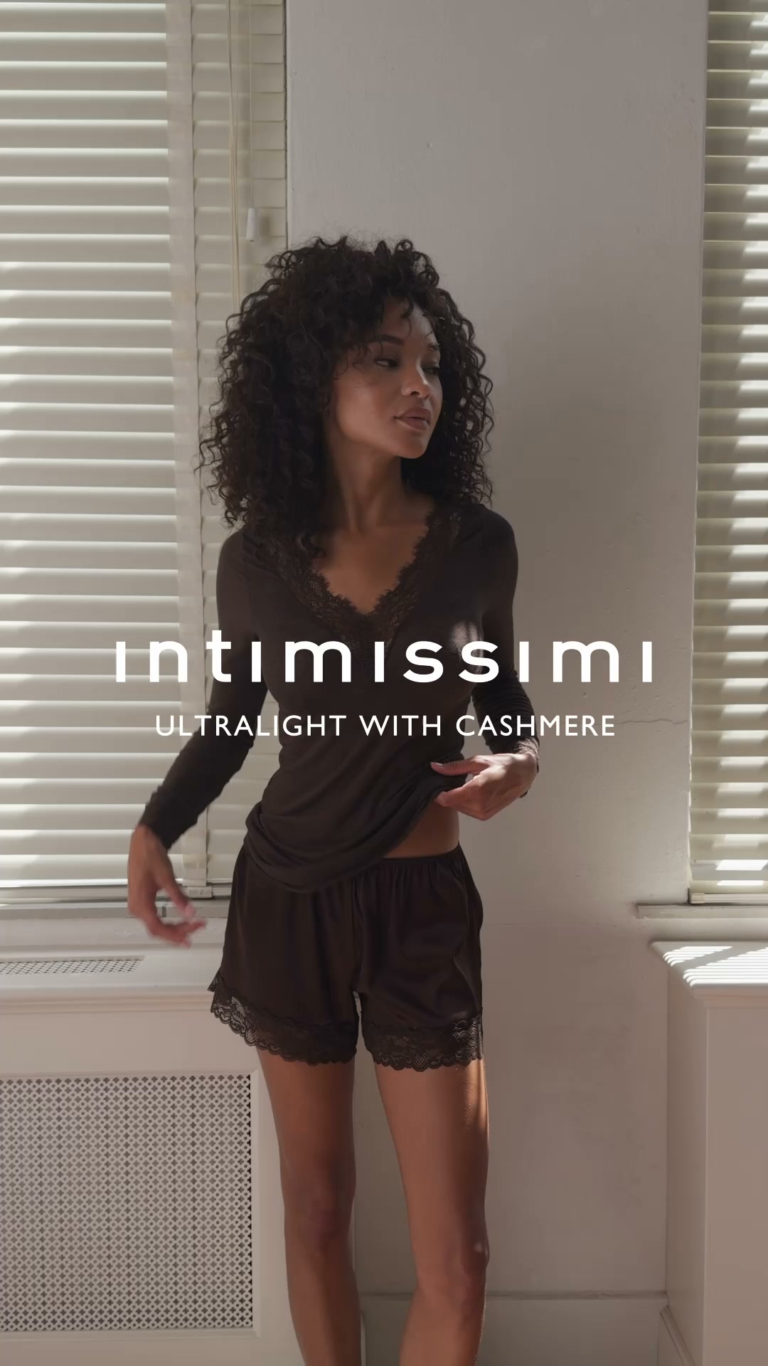 INTIMISSIMI ad: Explore the collection.