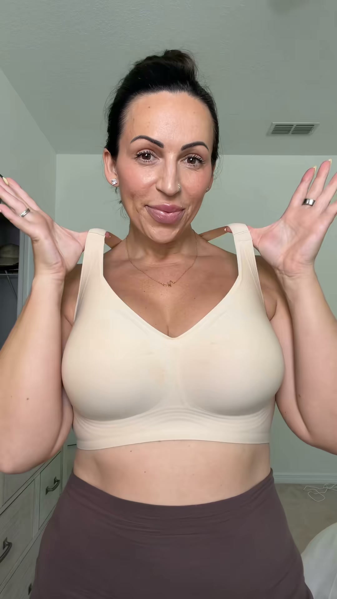 Shapermint ad: The Bra Everyone's Talking About ❤️