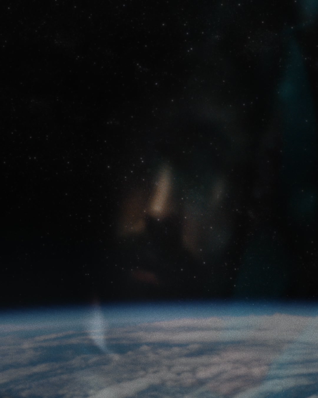 Old Spice ad: Dans l’espace, tout ce dont vous avez besoin, c’est de la fraîcheur 24/7 d’Old Spice. Et idéalement, d’une moustache.