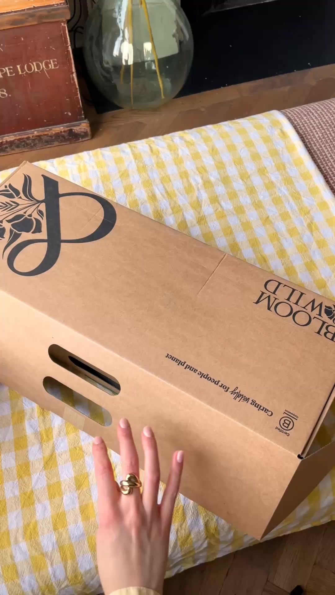 Bloom & Wild ad: £10 off your first order