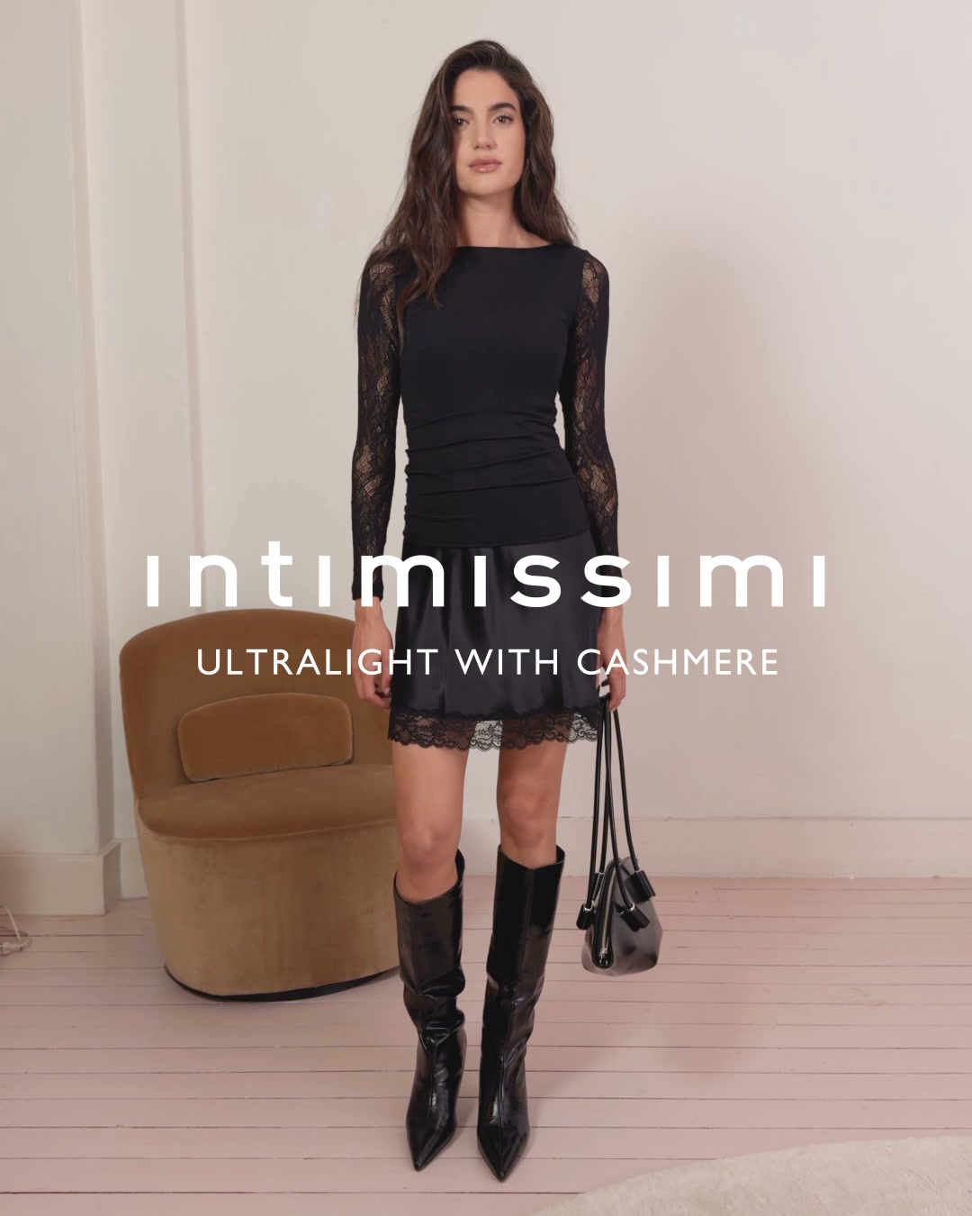INTIMISSIMI ad: Meet Ultralight with Cashmere