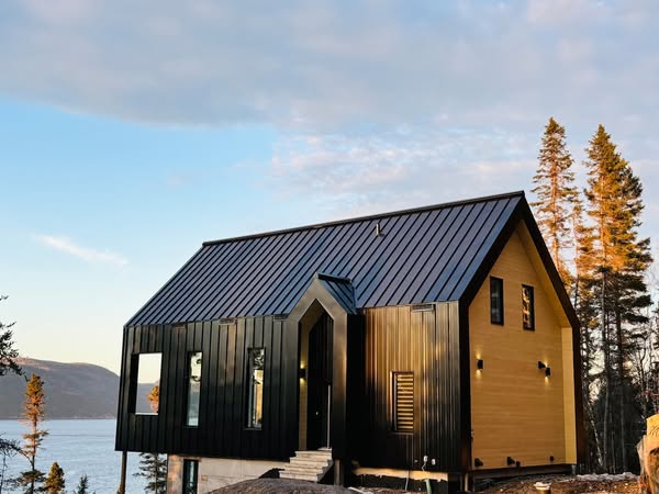 Airbnb ad: airbnb.com