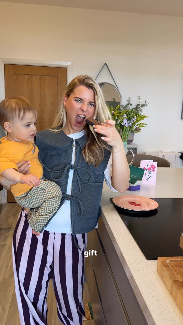 Bloom & Wild ad: AD | what do you think is the best gift for a new mum ?🍫🍫🍼🍼🍼 @bloomandwild