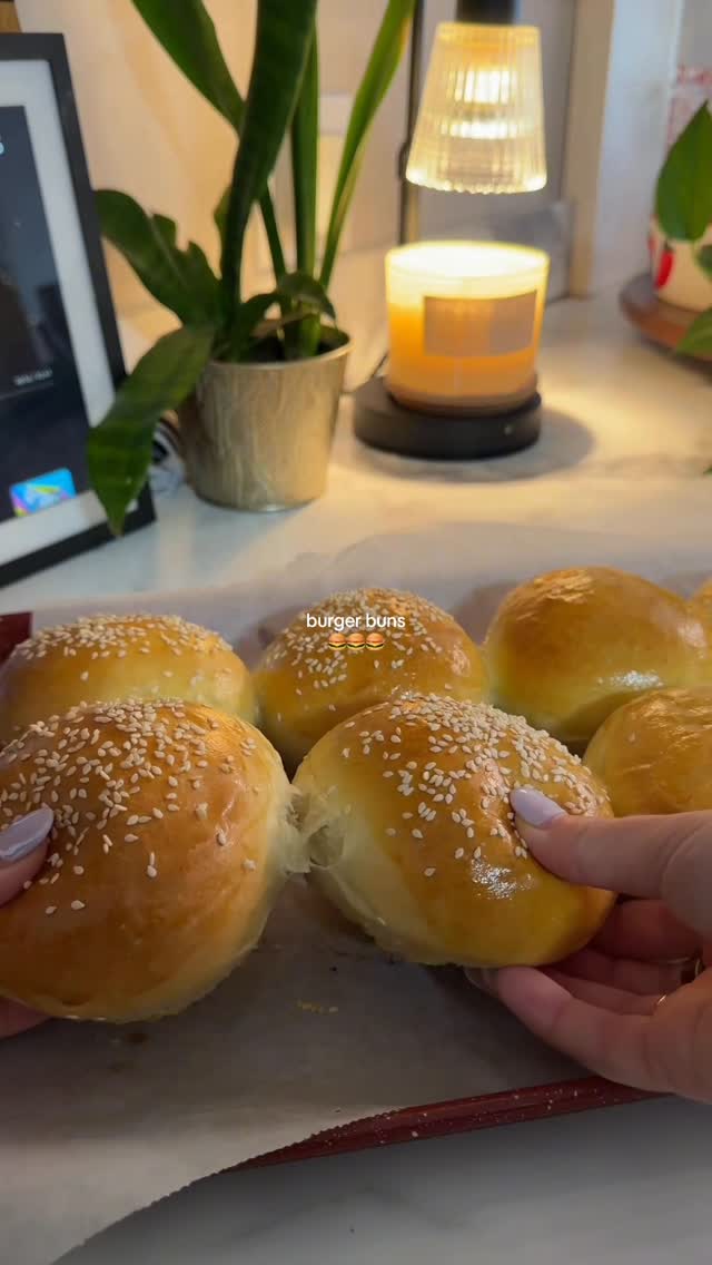 ReciMe ad: Homemade burger buns 😋 1 cup warm water (110 degrees F) 2 tbsp sugar 2 tsp active dry yeast 3 1/2 cups all purpose flour 1 tsp salt 1 egg 1