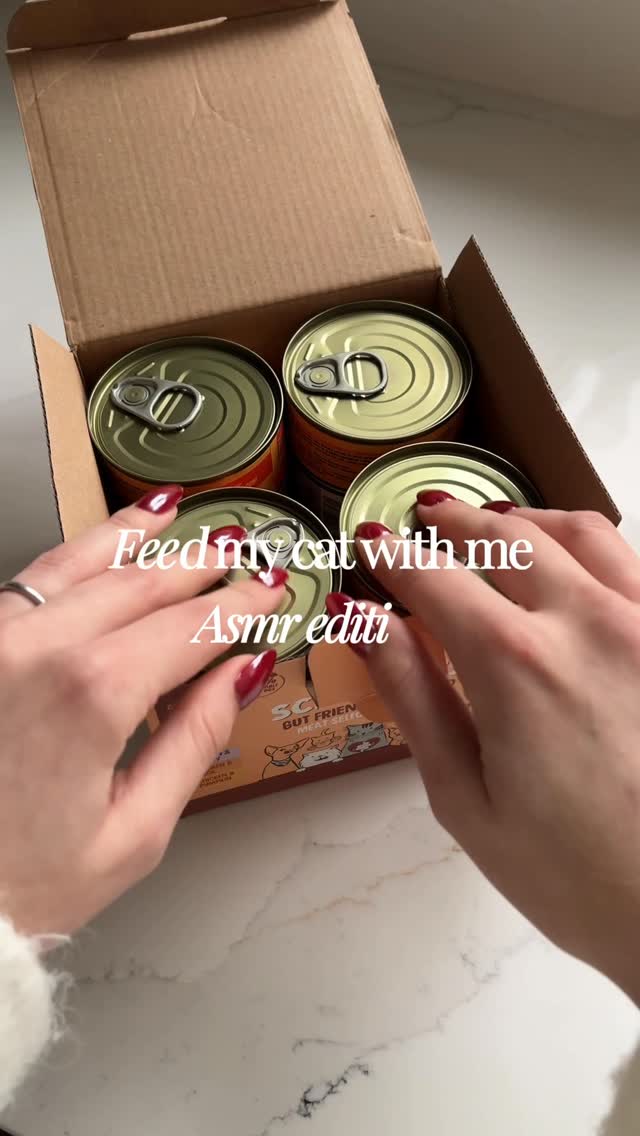 Scrumbles ad: Feeding Remi but make it asmr ✨ For a long time I really didn’t get the asmr hype, but now I find it actually makes me so sleepy! Especially