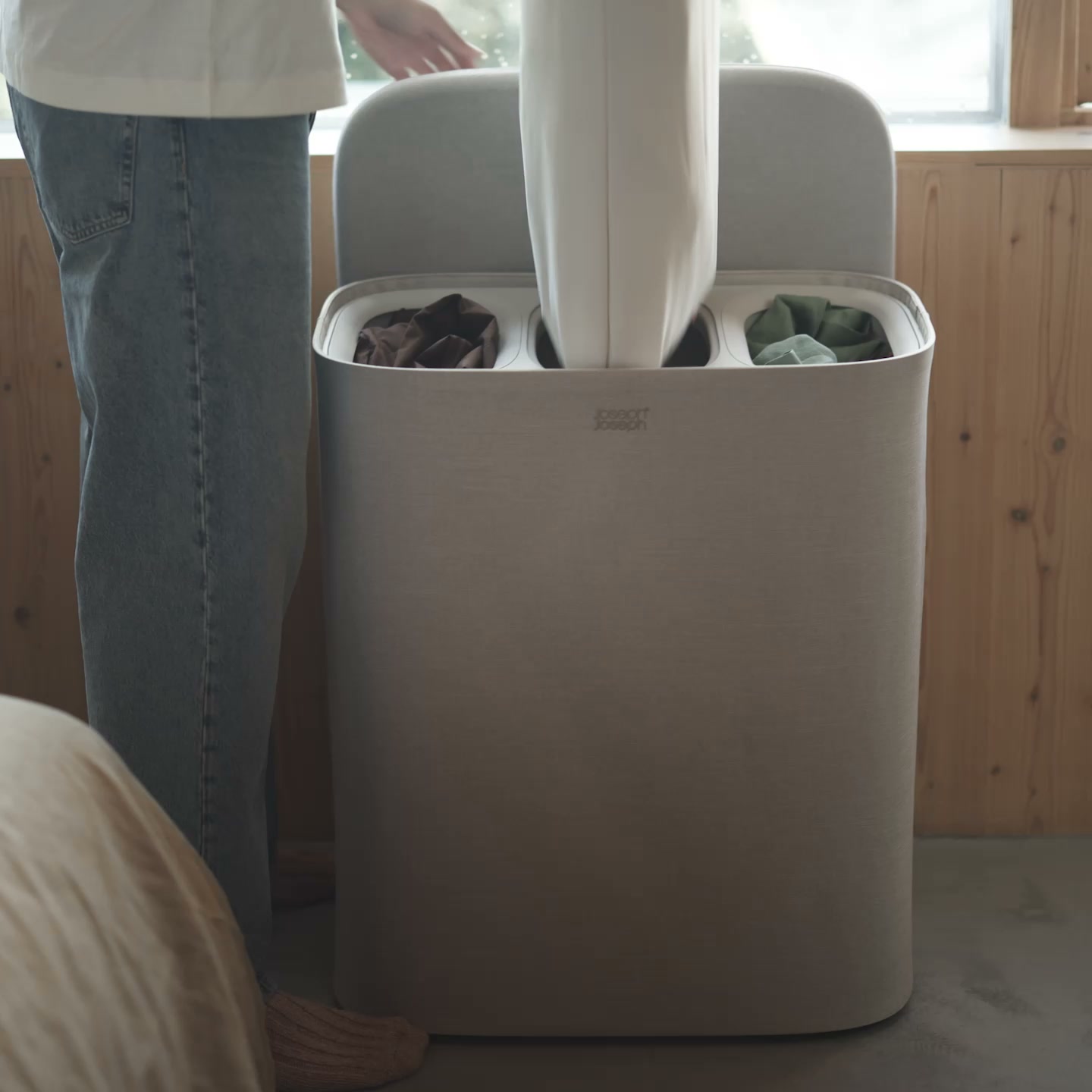 Joseph Joseph ad: Prenez la lessive à la légère